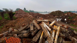 Nam Định: Phế thải xây dựng tràn lan bờ sông Đáy
