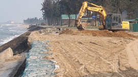 Nghệ An: Khẩn trương khắc phục tạm thời sạt lở kè biển Cửa Lò
