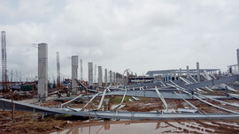 Quảng Ninh: Đổ sập hơn 10.000 m2 nhà xưởng đang thi công tại KCN Cảng biển Hải Hà