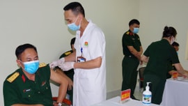 Hải Dương: Tiêm vắc xin Covid – 19 cho cán bộ, chiến sỹ trên tuyến đầu chống dịch