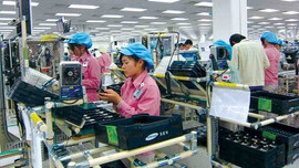 Đến giữa tháng 6, Việt Nam nhập siêu gần 2 tỷ USD