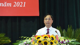 Ông Hoàng Trung Dũng tái đắc cử chức Chủ tịch HĐND Hà Tĩnh