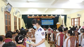 Tuyên truyền Luật Cảnh sát biển Việt Nam và Luật Phòng, chống ma túy cho đoàn viên thanh niên, học sinh quận Dương Kinh