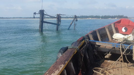 Quảng Trị: Tàu đánh cá bốc cháy trên biển, 5 ngư dân thoát nạn 