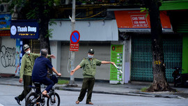 Hà Nội: Ngày đầu giãn cách xã hội, nhiều người vẫn ra đường thể dục