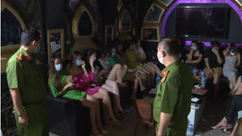Quảng Ninh: Phạt 75 triệu đồng chủ cơ sở và khách hát karaoke giữa “tâm dịch”
