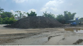 Vũ Thư (Thái Bình): Bãi bồi ven sông thành nơi đổ trộm chất thải