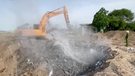 Hà Nam: Phát hiện hộ kinh doanh chôn lấp hơn 500 tấn chất thải công nghiệp