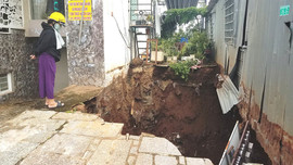 TP Pleiku: Mưa lớn gây sụt lún đất 