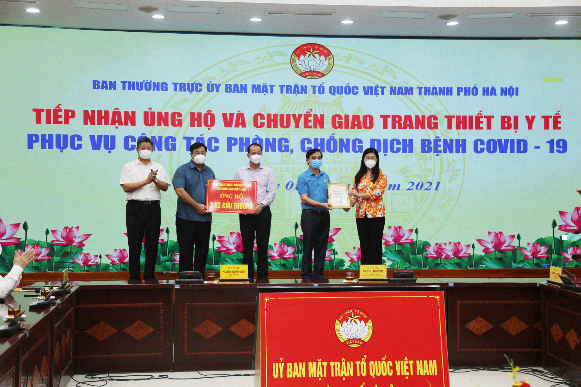TKV ủng hộ 03 xe cứu thương cho Uỷ ban Mặt trận Tổ quốc Việt Nam TP Hà Nội