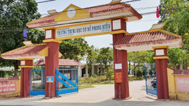 Thừa Thiên- Huế: Doanh nghiệp tài trợ rút lui, dãy phòng học tiền tỷ nằm “dở dang”