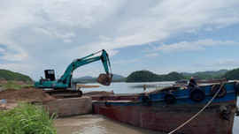 Quảng Ninh: Nhiều cảng, trạm trộn bê tông không phép “bức tử” vịnh Bái Tử Long