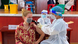 Đà Nẵng tiêm vắc xin Covid-19 cho hơn 3.000 người nước ngoài