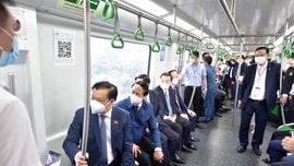 Phó Thủ tướng Lê Văn Thành đi chuyến tàu thương mại đầu tiên tuyến Cát Linh – Hà Đông