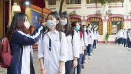 Chỉ học sinh khối lớp 12 ở Hà Nội sẽ đi học trực tiếp từ ngày 6/12