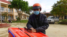 Bình Định: Hội Chữ thập đỏ cứu trợ người dân vùng lũ