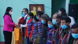 Quảng Nam: Phó Chủ tịch nước Võ Thị Ánh Xuân thăm bà con vùng sạt lở 