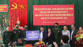 Bộ KH&ĐT thăm, tặng quà cán bộ chiến sĩ và người dân tại các huyện miền núi Quảng Trị