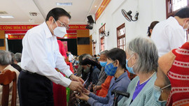Trưởng Ban Nội chính Trung ương thăm và tặng quà Tết cho người dân Quảng Nam