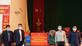 Trao 1000 suất quà hỗ trợ điều trị COVID-19 cho người dân Bắc Ninh