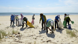 Quảng Trị: Thực hành giám sát rác thải nhựa tại bãi biển