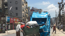 Những vấn đề đặt ra trong thu gom rác thải bối cảnh “bình thường mới”: Nỗi niềm công nhân môi trường