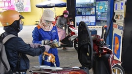 Giá xăng tiếp tục tăng cao
