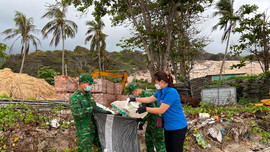 Tuổi trẻ Côn Đảo ra quân làm sạch môi trường biển