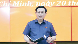 Chủ tịch Quốc hội Vương Đình Huệ làm việc với Ban Thường vụ Thành ủy TP Hồ Chí Minh
