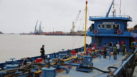 Nghệ An: Phát hiện tàu chở 1 triệu lít xăng không có nguồn gốc