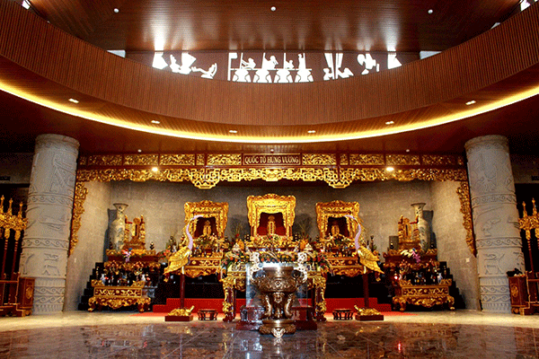 Khánh thành Đền thờ các Vua Hùng tại Cần Thơ thu hút khách hành hương cả nước