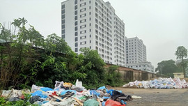 Hà Nội: Rác thải tràn ngập quanh khu đất dịch vụ