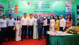Bộ trưởng Trần Hồng Hà thăm Triển lãm Hội Báo toàn quốc năm 2022