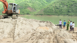 Sơn La: Kiểm tra, xử lý 4 tàu khai thác cát trái phép trên sông Đà