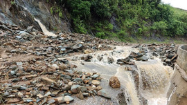 Sơn La: Di dời khẩn cấp 13 hộ dân khỏi vùng nguy cơ ngập lụt