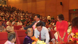 Đồng chí Võ Văn Thưởng tham dự các hoạt động kỷ niệm 75 năm Ngày Thương binh - Liệt sỹ tại Bình Định. 