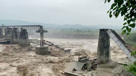Lũ lụt, lở đất ở Ấn Độ khiến hàng nghìn người di dời