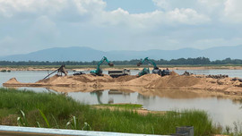 Phú Yên: Sông Ba sạt lở làm mất đất sản xuất của người dân