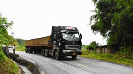 Thừa Thiên – Huế: Ám ảnh xe “khủng” trên Quốc lộ 49