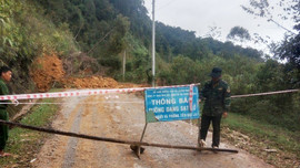 Sạt lở đất gây cô lập 4 xã biên giới của Quảng Nam