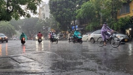 Ngày 7/10, Bắc Bộ và Nam Bộ có mưa rào và dông