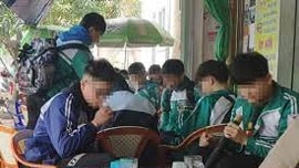 Cần phối hợp giữa nhà trường và phụ huynh để đẩy lùi trào lưu sử dụng thuốc lá điện tử