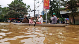 Quảng Bình: Mưa lớn gây ngập lụt, hàng trăm nghìn dân phải sơ tán