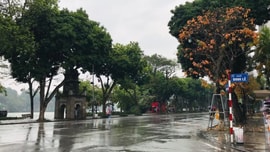 Ngày 18/11, Bắc Bộ và Nam Bộ có mưa rào và dông rải rác
