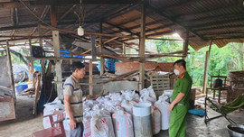 Quảng Nam: Phát hiện, thu giữ hơn 1,8 tấn mỡ động vật không rõ nguồn gốc