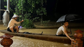 Nhiều vùng thấp trũng ở Thừa Thiên - Huế ngập lụt do mưa lớn 