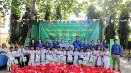 Đoàn Thanh niên PVFCCo trao tặng nhiều phần quà an sinh xã hội ý nghĩa tại Ninh Thuận