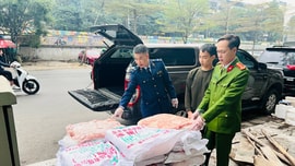 Cảnh sát môi trường Hà Nội thu giữ hơn 1 tấn thực phẩm bẩn
