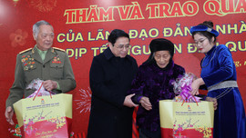 Thủ tướng thăm, chúc Tết mẹ Việt Nam anh hùng, đồng bào, chiến sĩ tại vùng biên giới Cao Bằng