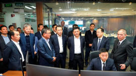 Bộ trưởng Nguyễn Hồng Diên làm việc với EVN về tình hình cung ứng điện Tết 2023